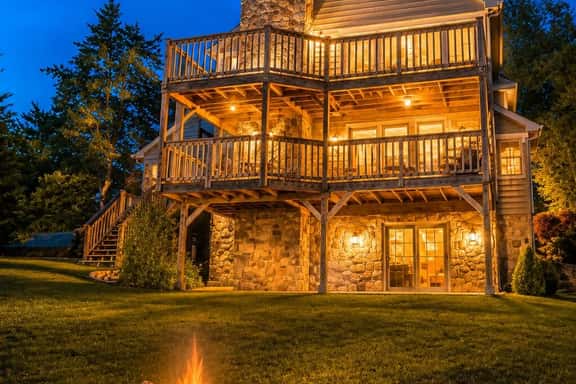 THE Luxe Knoxville Lake House Hot Tub, 4BR, Dock - Image 1
