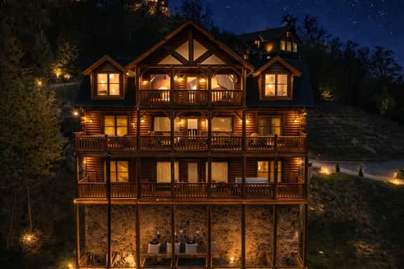 Luxury Large Family Retreat, Panoramic Views, 6BR - Image 1