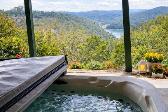 Family Cabin with Hot Tub & Scenic Lake Views - Image 1