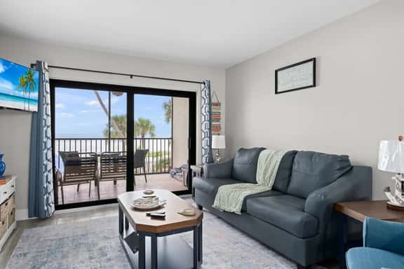 Gulfside Escape Beach Access, Pool & Gulf Views - Image 1