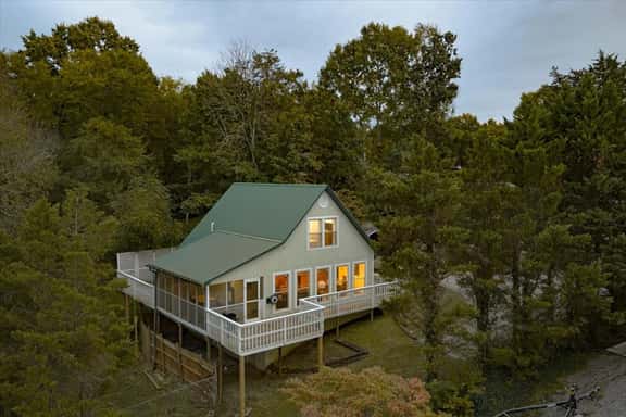 THE Lake Escape 3BR, Grill, Pets, 500 ft to Lake - Image 1