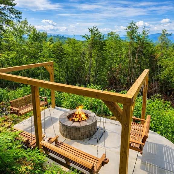 Cabin with Hot Tub, 2 Min to Dollywood - Image 1