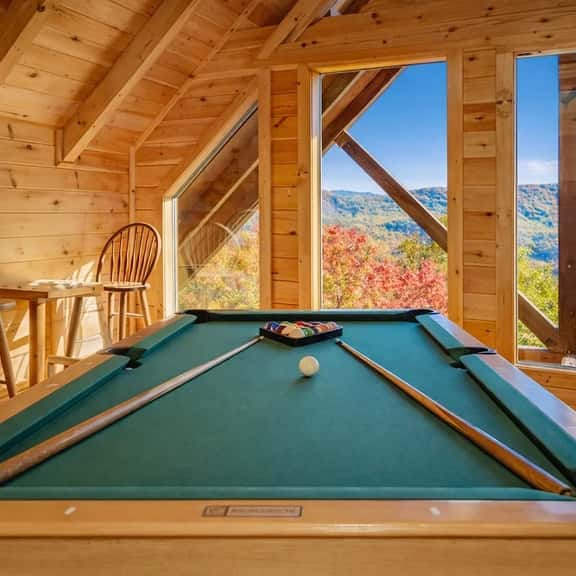 Family Cabin with mountain views and Hot Tub - Image 1