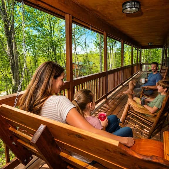 A Buttercup Bear Family Cabin Hot Tub & Firepit - Image 1