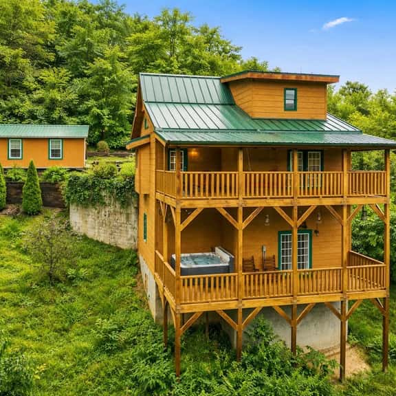 Family Retreat, Hot Tub, Game Room 5 mi Dollywood - Image 1