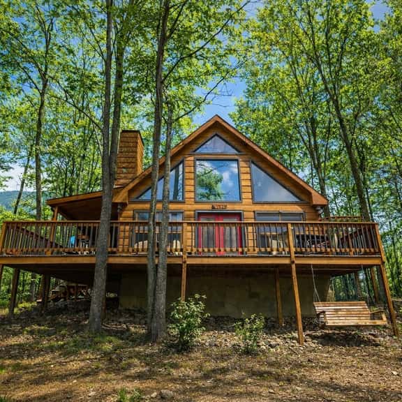 Charming Smoky Mtn Cabin with Hot Tub & Arcade - Image 1