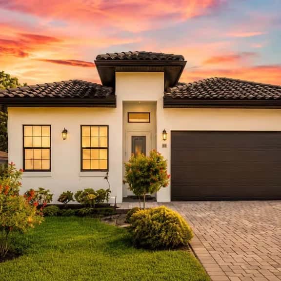 Naples Modern Masterpiece, 3BR, Pool, Spa & Bikes - Image 1