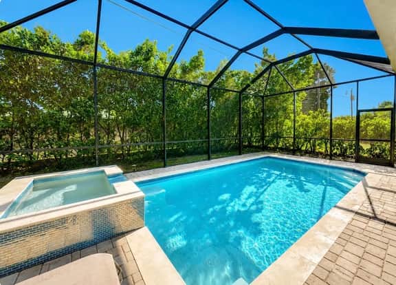 Naples Modern Masterpiece, 3BR, Pool, Spa & Bikes - Image 4