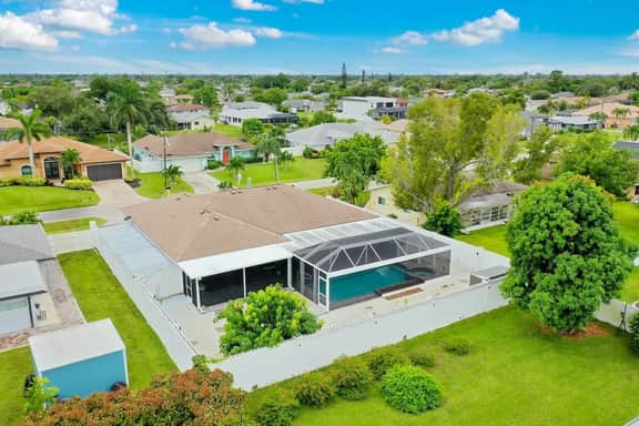 The Pool House Spa, Game Room & Home Gym - Image 5