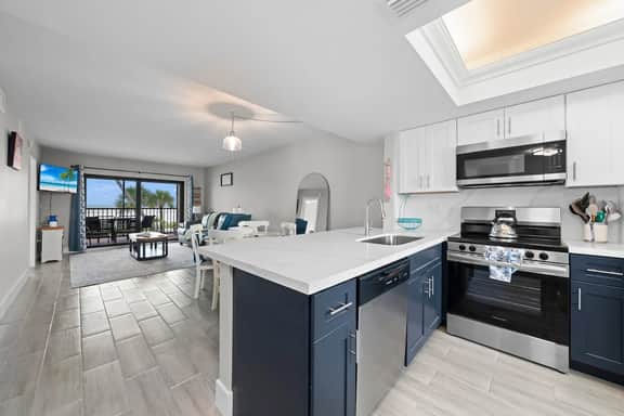 Gulfside Escape Beach Access, Pool & Gulf Views - Image 3