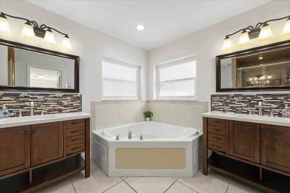 The Perfect 3BR Villa Beautiful Lanai and Luxury - Image 3
