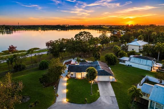 Lakefront Naples Haven Hot Tub, Gazebo & Firepit - Image 3